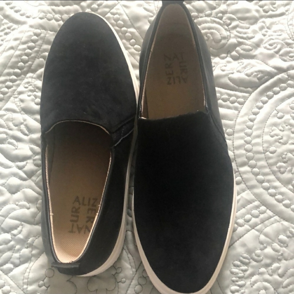 New Naturalizer Leather/Suede Sneaker